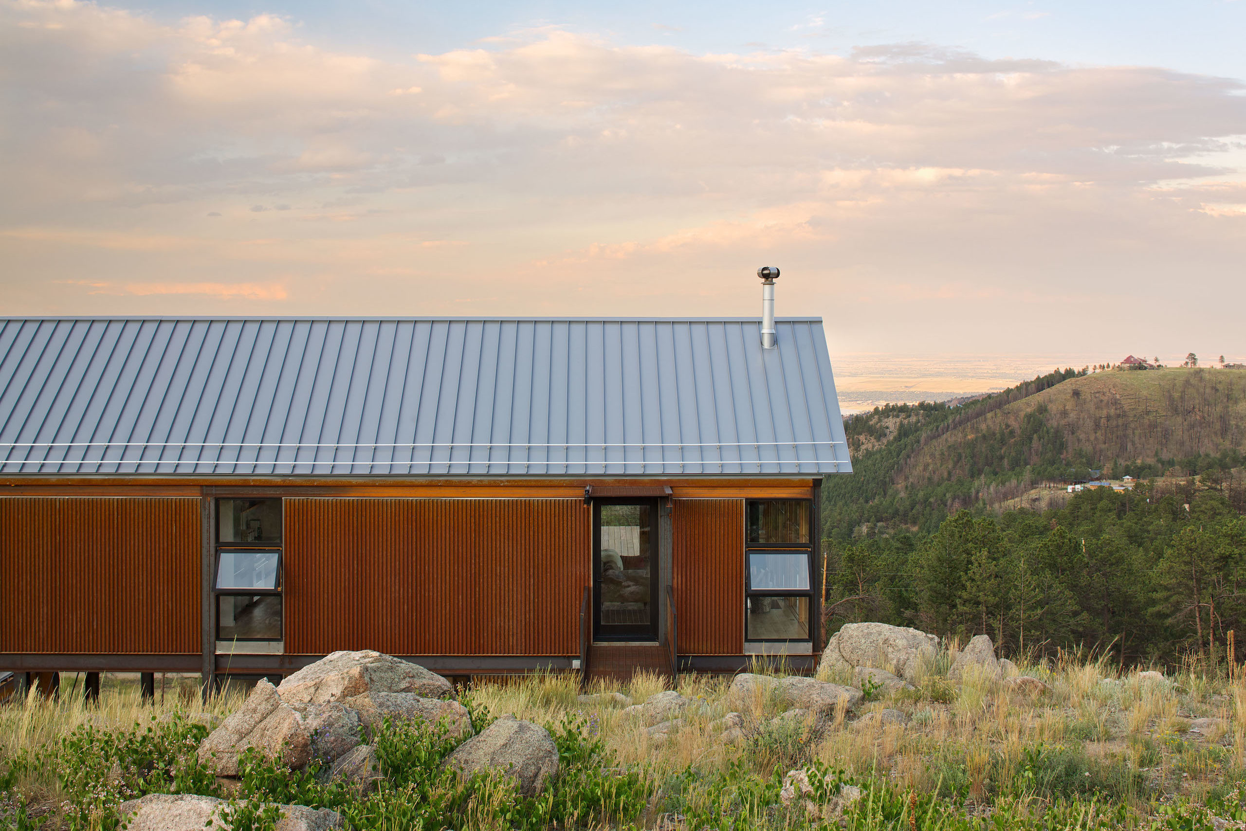 Sunset at Sunshine Canyon House by Renée del Gaudio Architecture.