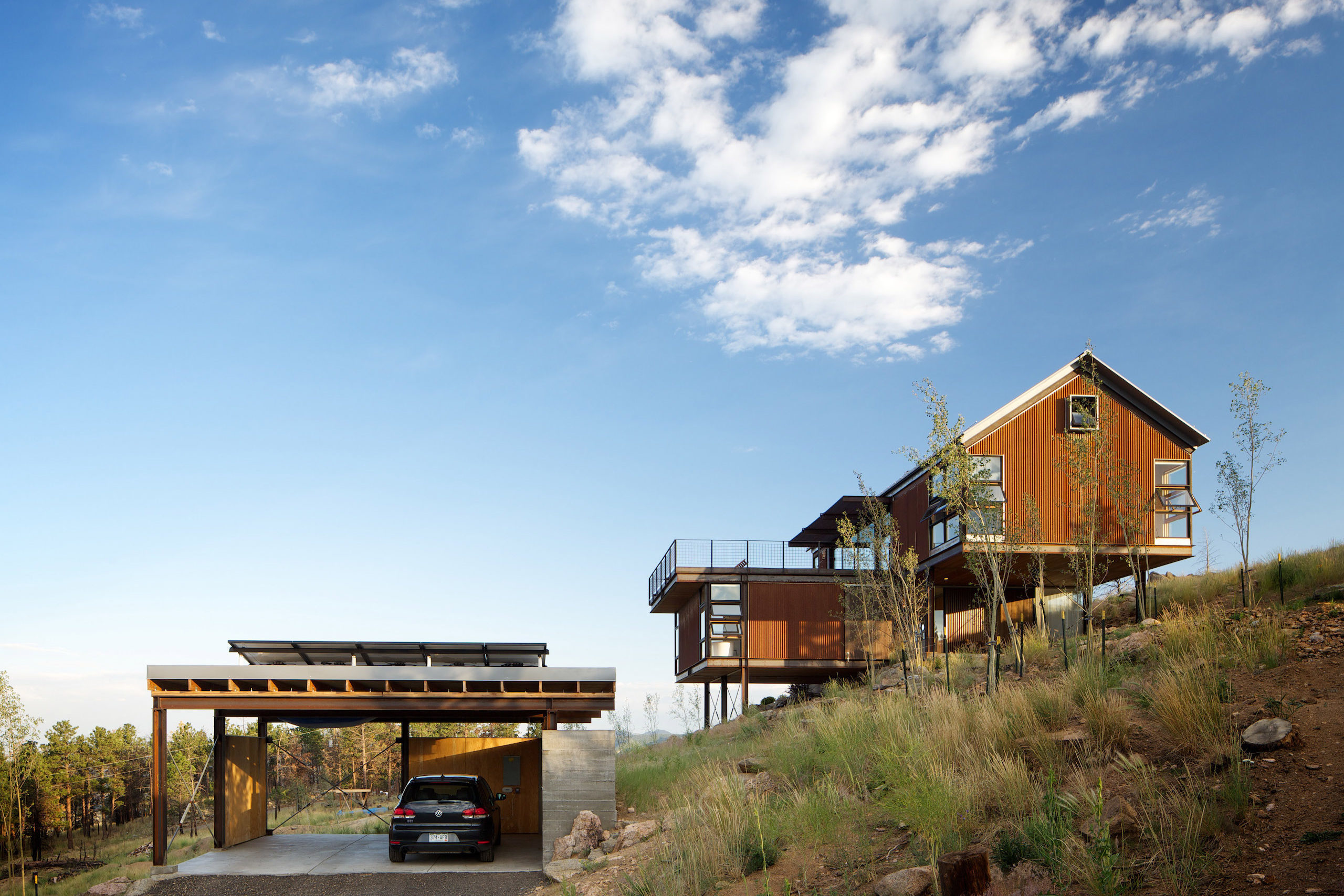 Exterior view of Sunshine Canyon House by Renée del Gaudio Architecture.