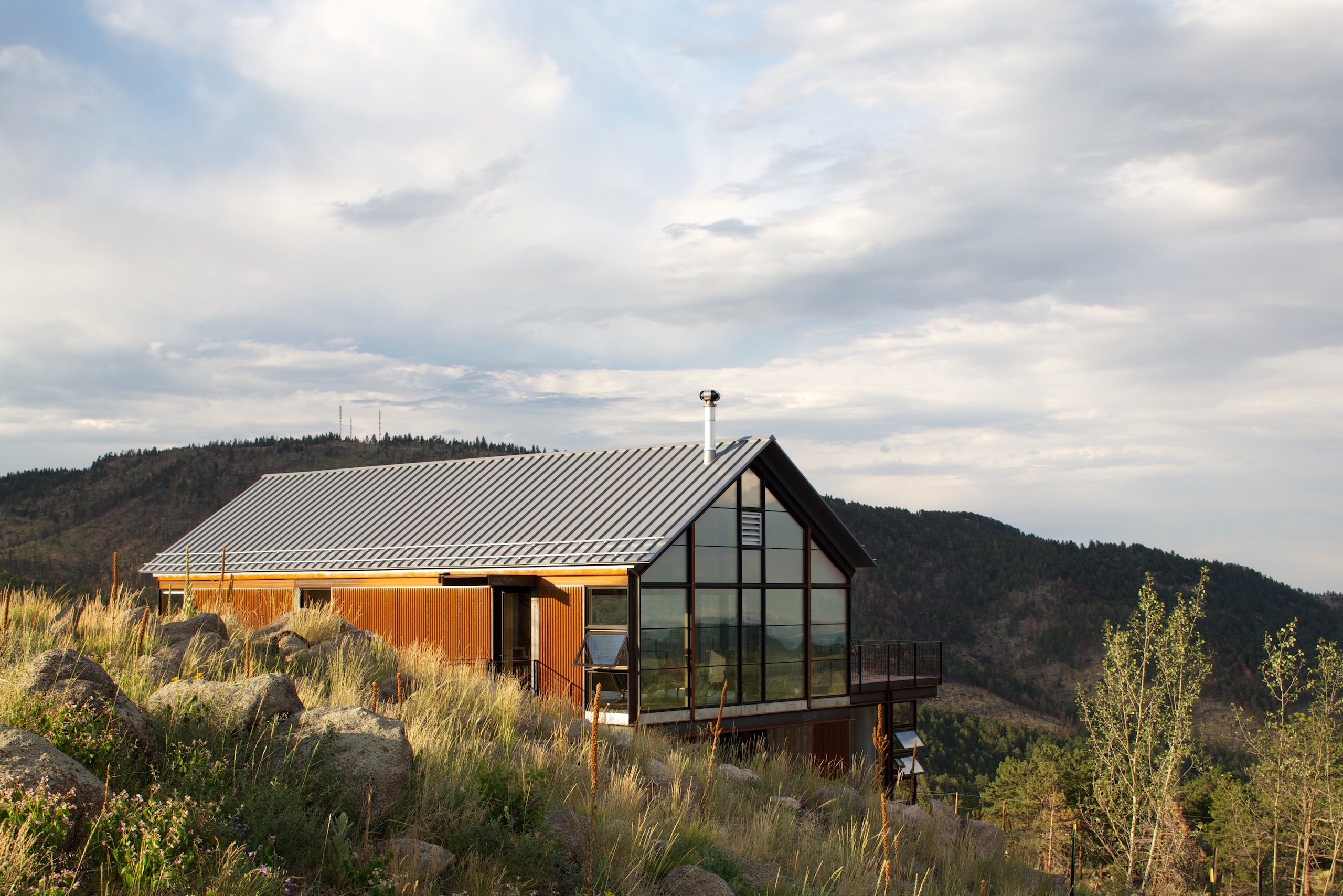 Sunset at Sunshine Canyon House by Renée del Gaudio Architecture.